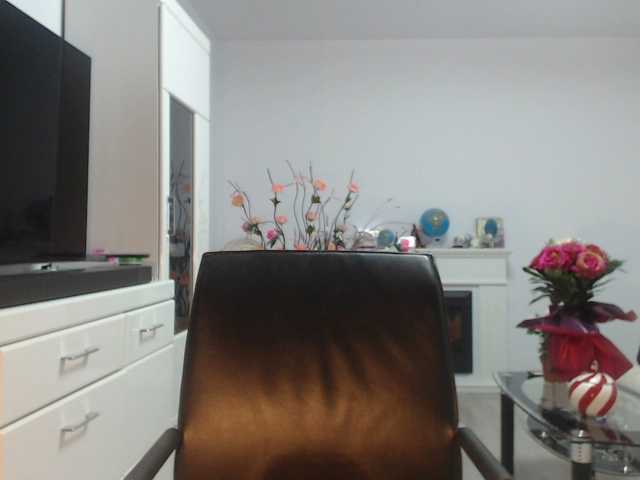 Emyllywhite live cam on BongaCams