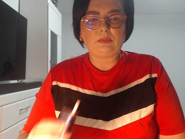 Emyllywhite live cam on BongaCams