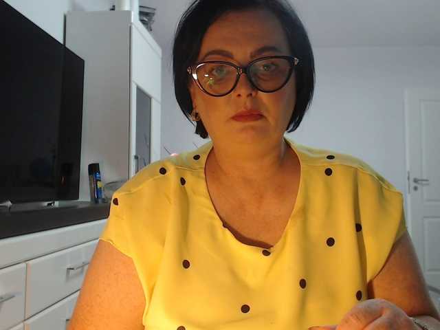 Emyllywhite live cam preview