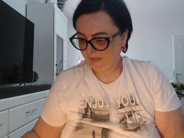 Emyllywhite live cam on BongaCams