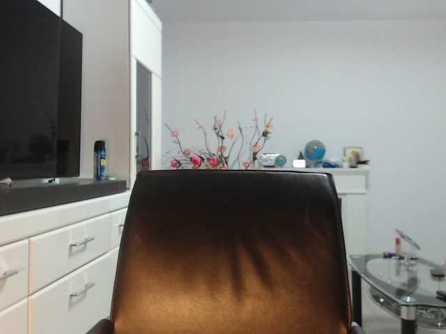 Emyllywhite live cam on BongaCams