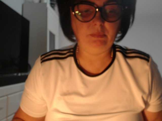 Emyllywhite live cam on BongaCams
