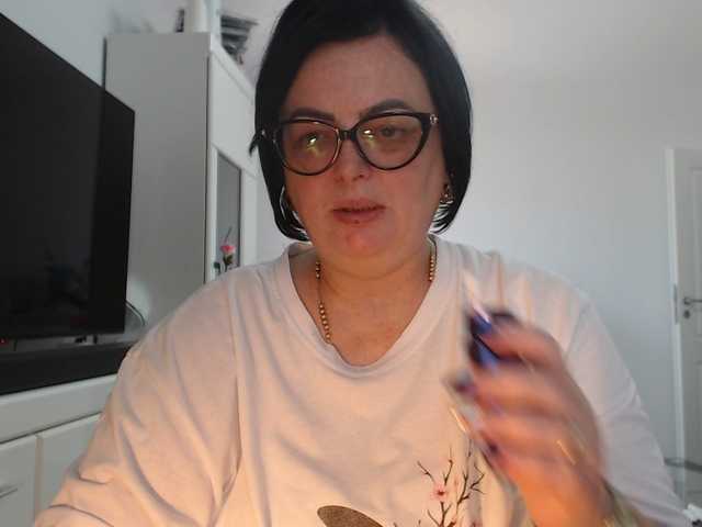 Emyllywhite live cam on BongaCams