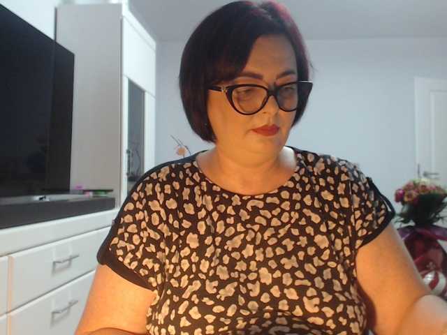Emyllywhite live cam