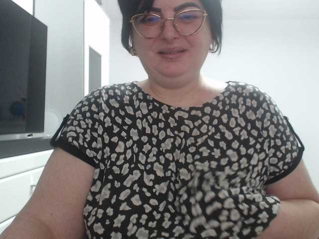 Emyllywhite's BongaCams show and profile