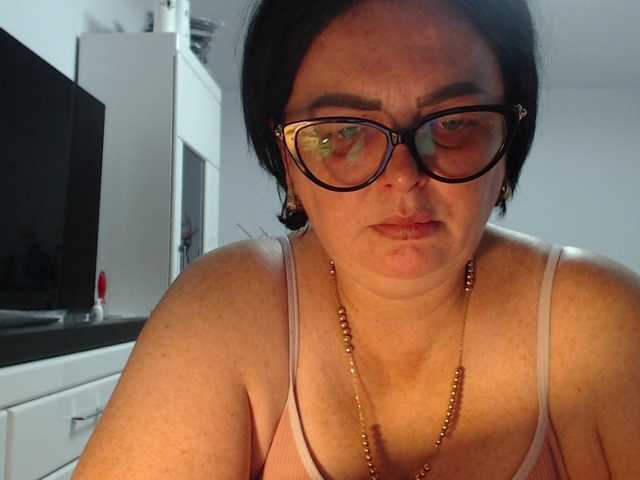 Emyllywhite live cam