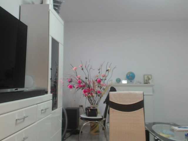 Emyllywhite's BongaCams show and profile