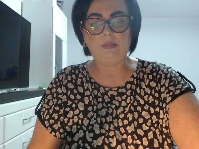Emyllywhite live cam on BongaCams