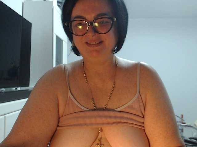 Emyllywhite