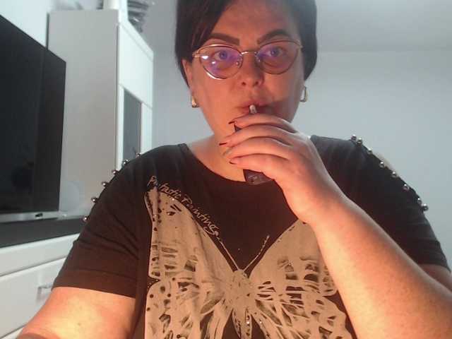 Emyllywhite's BongaCams show and profile