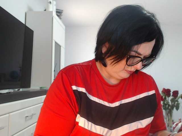 Emyllywhite live cam on BongaCams