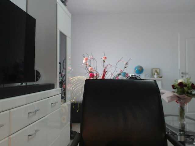 Emyllywhite live cam on BongaCams
