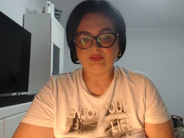 Emyllywhite live cam on BongaCams