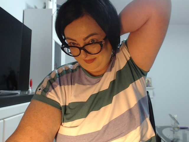 Emyllywhite live cam on BongaCams