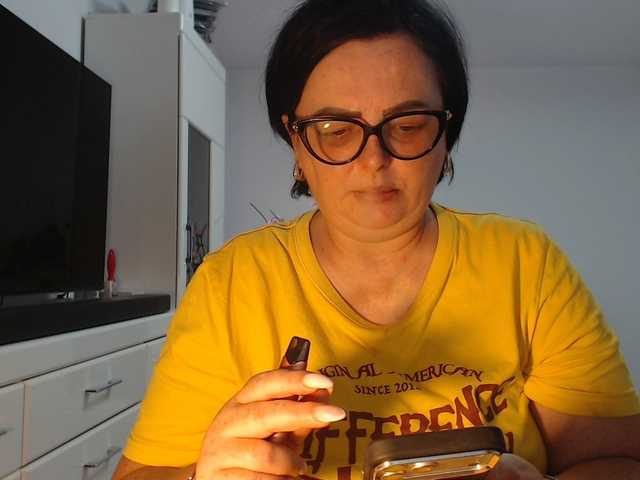 Emyllywhite live cam on BongaCams