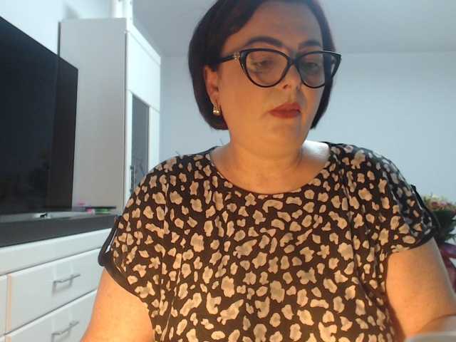 Emyllywhite live cam
