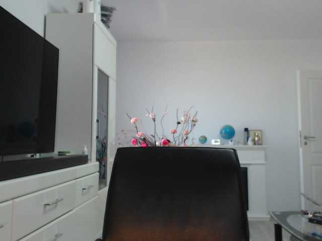 Emyllywhite live cam on BongaCams