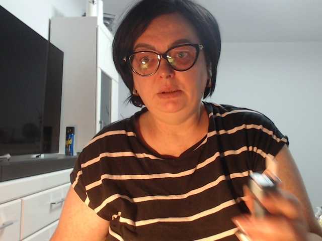 Emyllywhite live cam on BongaCams