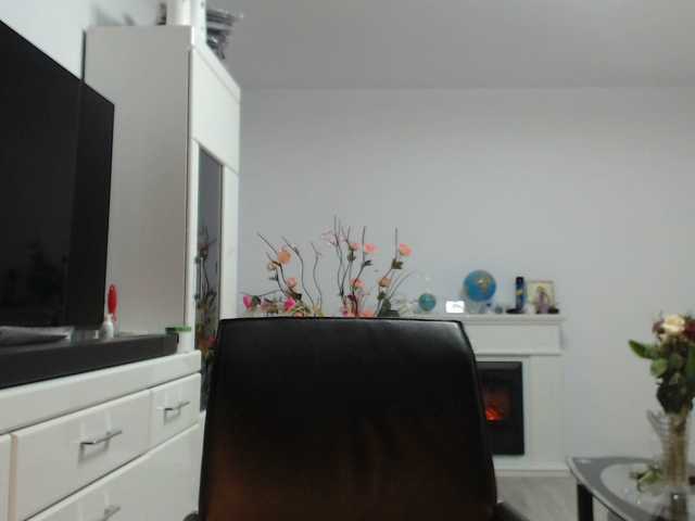 Emyllywhite live cam on BongaCams