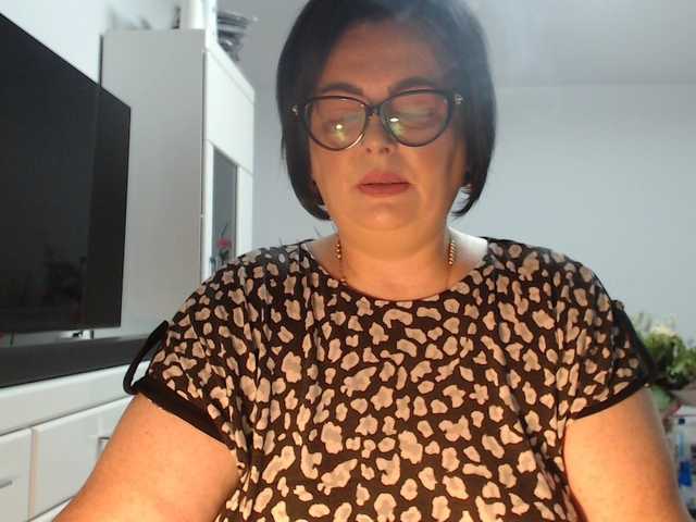 Emyllywhite live cam on BongaCams