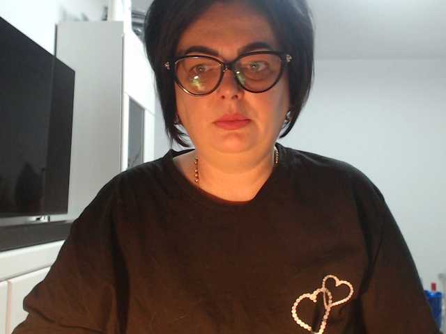 Emyllywhite live cam on BongaCams