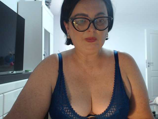 Emyllywhite live cam on BongaCams