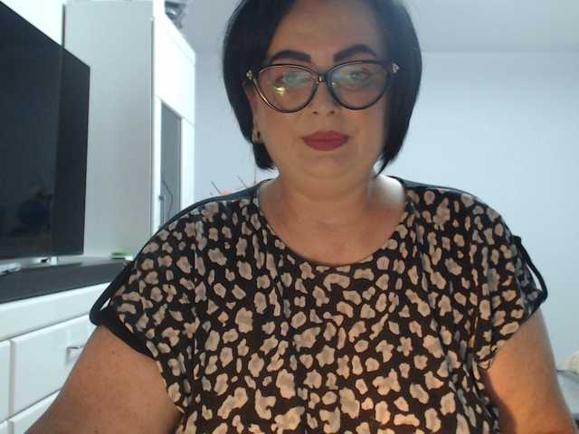 Emyllywhite live cam on BongaCams