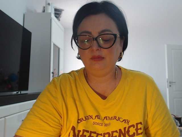 Emyllywhite live webcam show
