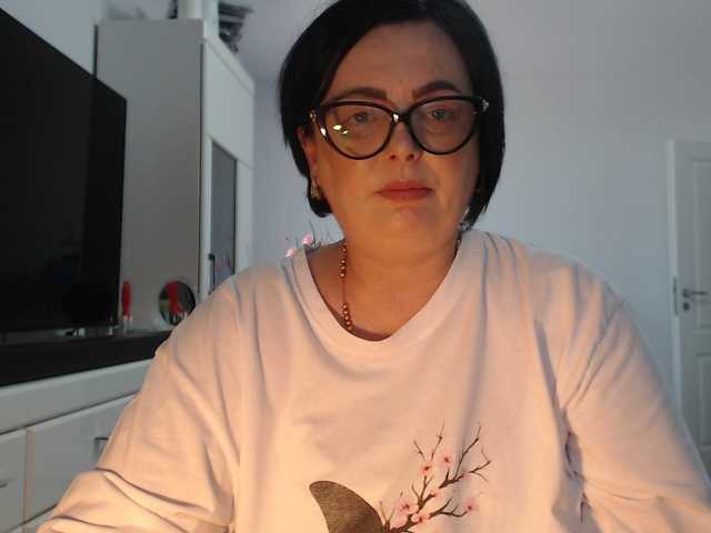 Emyllywhite live cam on BongaCams