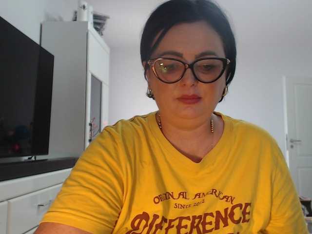 Emyllywhite live webcam show