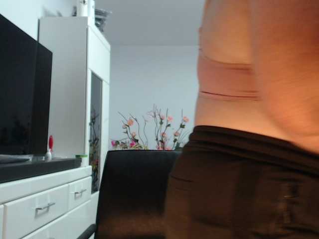 Emyllywhite live cam