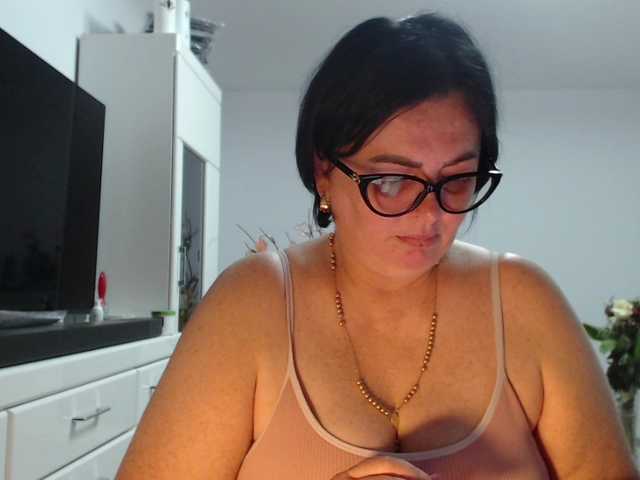 Emyllywhite live cam