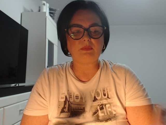 Emyllywhite live cam on BongaCams