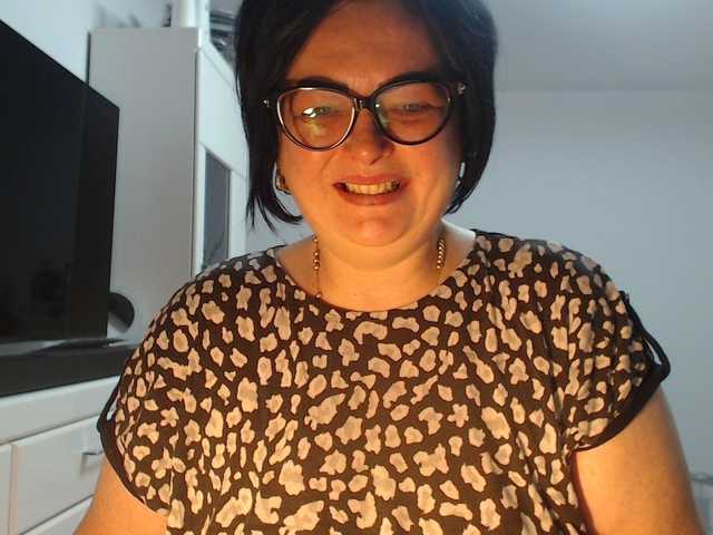 Emyllywhite live cam on BongaCams