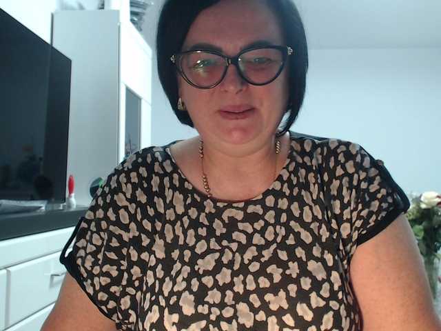 Emyllywhite live cam on BongaCams