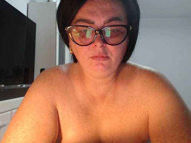 Emyllywhite live cam on BongaCams