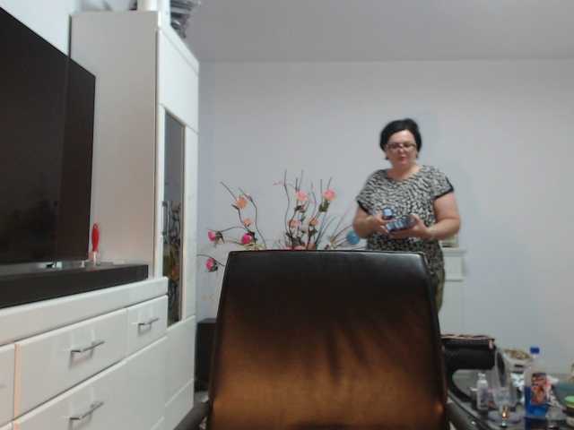 Emyllywhite live cam on BongaCams