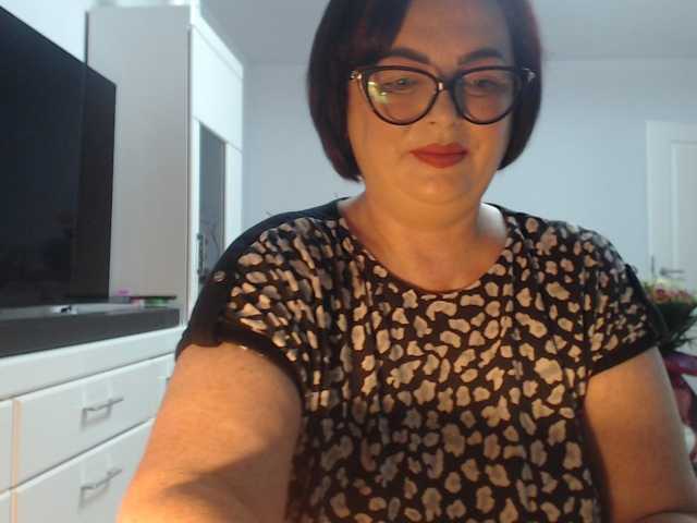 Emyllywhite live cam