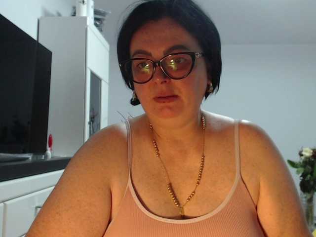 Emyllywhite live cam