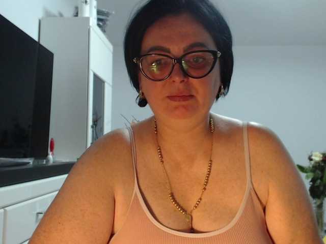 Emyllywhite live cam