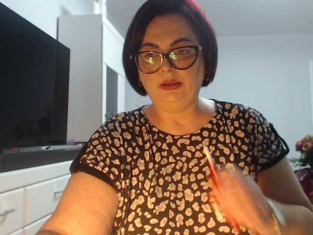 Emyllywhite live cam