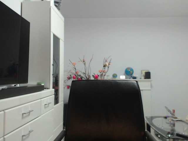 Emyllywhite live cam on BongaCams