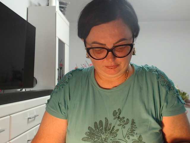 Emyllywhite live cam on BongaCams