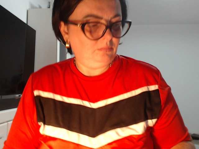 Emyllywhite live cam on BongaCams