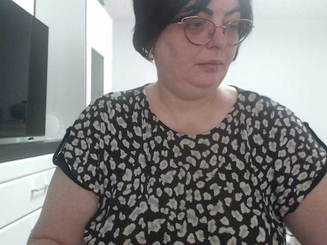 Emyllywhite's BongaCams show and profile