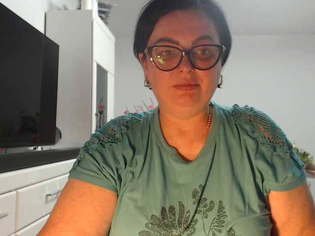 Emyllywhite live cam on BongaCams