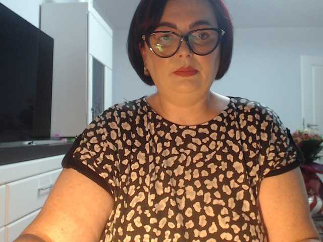 Emyllywhite live cam