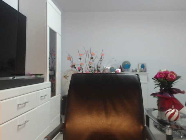 Emyllywhite live cam on BongaCams