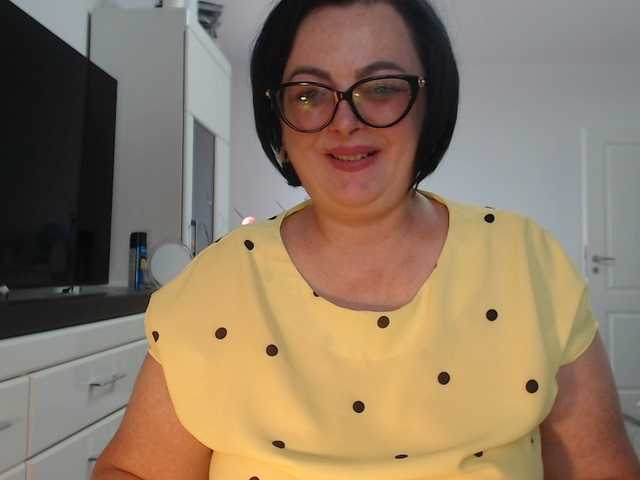 Emyllywhite live cam preview