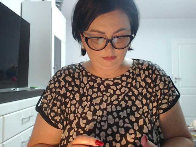 Emyllywhite live cam on BongaCams